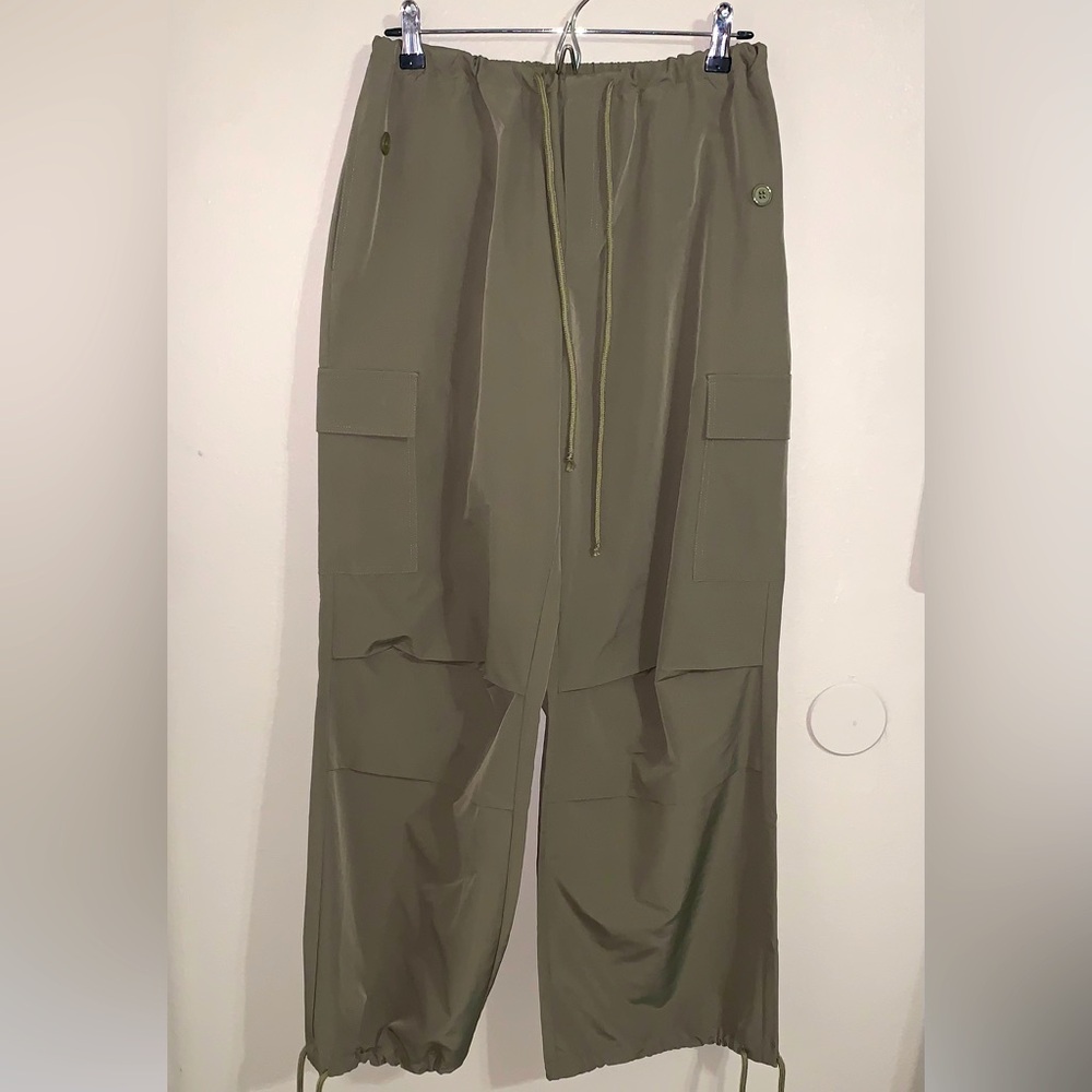 NWT Army green cargo pants size 6 size small